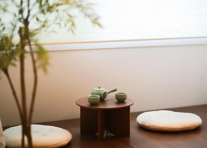 Near Hongik Station And Mangwon Market Spacious Living And Special Tea *