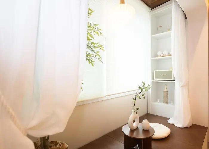 Near Hongik Station And Mangwon Market Spacious Living And Special Tea Seoul