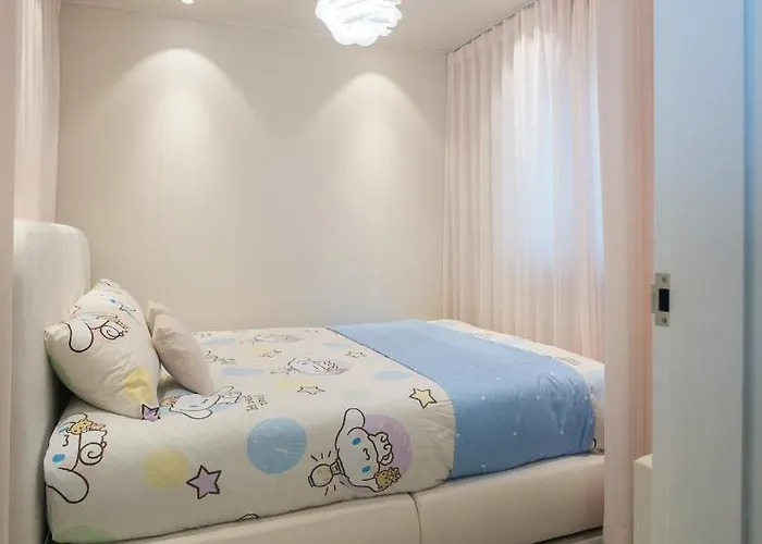 Near Hongik Station And Mangwon Market Spacious Living And Special Tea Apartment Seoul