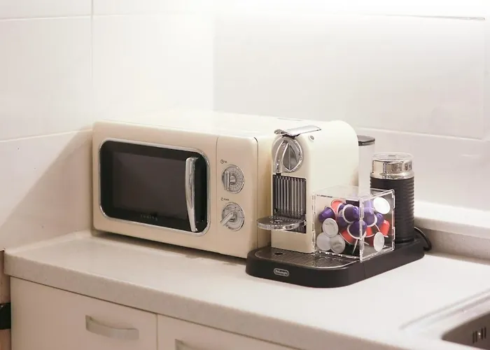 Near Hongik Station And Mangwon Market Spacious Living And Special Tea Apartment