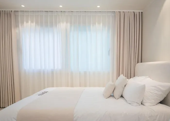 Near Hongik Station And Mangwon Market Spacious Living And Special Tea *