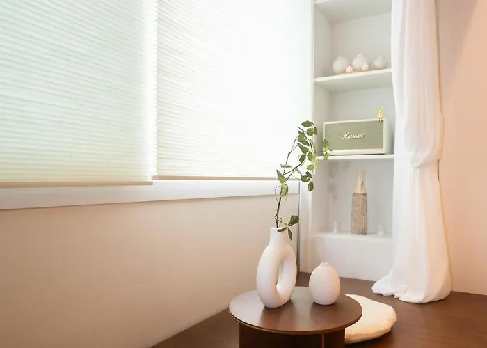 Near Hongik Station And Mangwon Market Spacious Living And Special Tea Apartment *