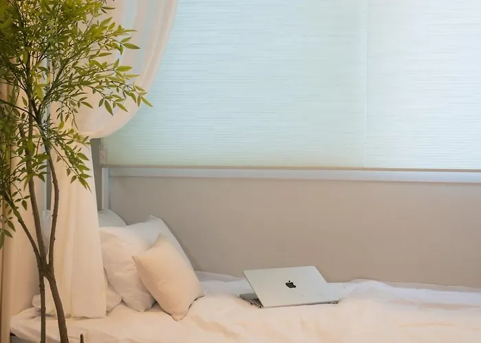 Near Hongik Station And Mangwon Market Spacious Living And Special Tea Apartment Seoul
