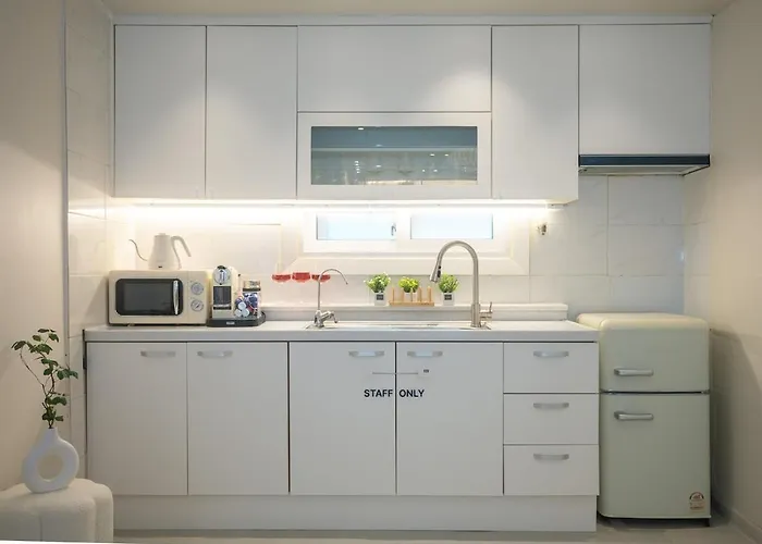 Near Hongik Station And Mangwon Market Spacious Living And Special Tea Seoul