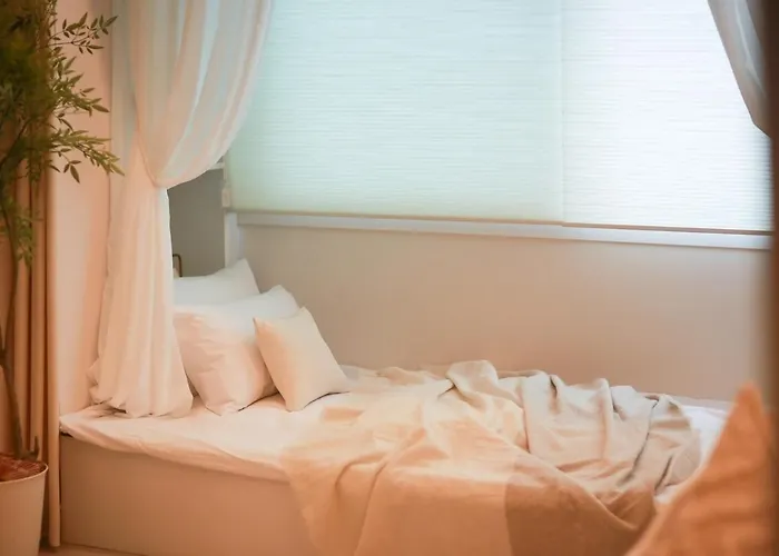 Near Hongik Station And Mangwon Market Spacious Living And Special Tea * Seoul