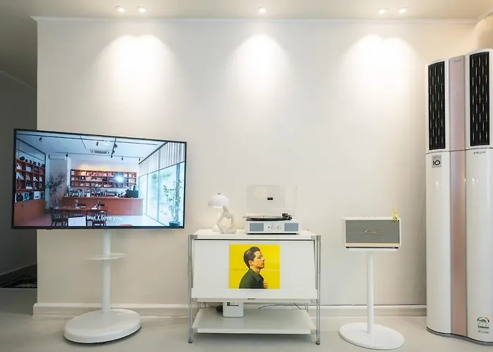Apartment Near Hongik Station And Mangwon Market Spacious Living And Special Tea