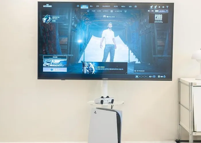 Apartment Near Hongik Station And Mangwon Market Spacious Living And Special Tea