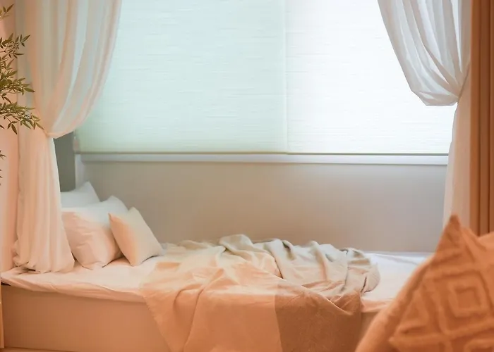 Apartment Near Hongik Station And Mangwon Market Spacious Living And Special Tea Seoul