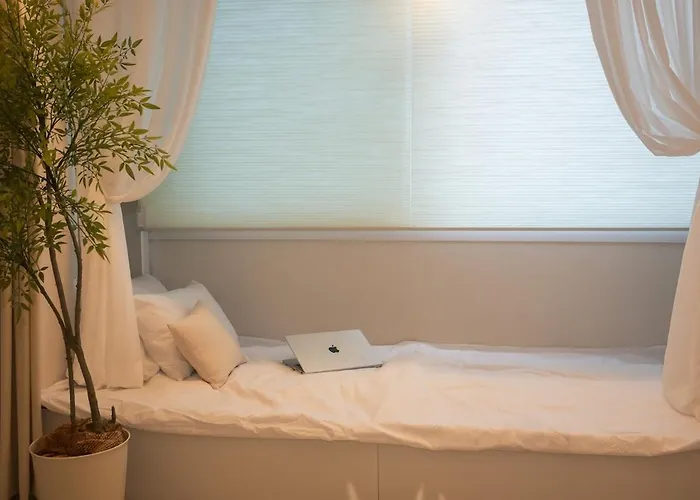 Near Hongik Station And Mangwon Market Spacious Living And Special Tea Apartment Seoul