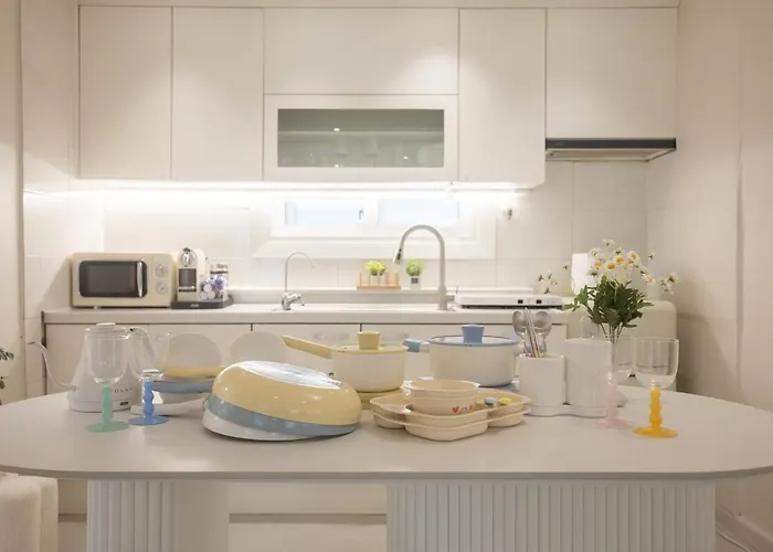 Apartment Near Hongik Station And Mangwon Market Spacious Living And Special Tea *