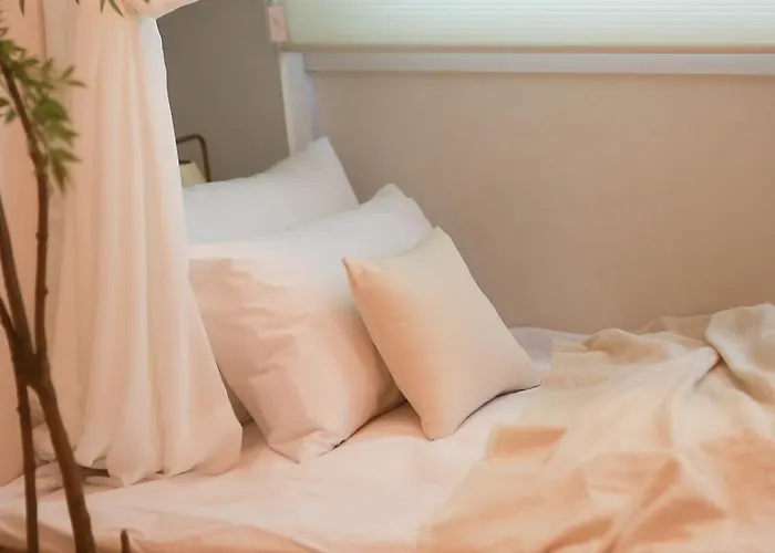 Near Hongik Station And Mangwon Market Spacious Living And Special Tea * Seoul