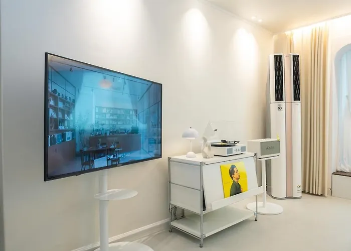 Apartment Near Hongik Station And Mangwon Market Spacious Living And Special Tea *