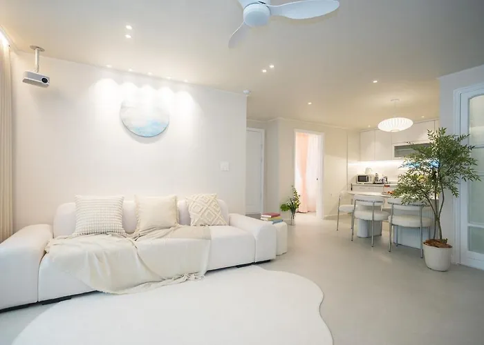 Apartment Near Hongik Station And Mangwon Market Spacious Living And Special Tea