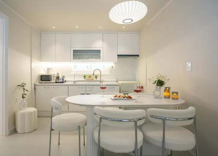 Near Hongik Station And Mangwon Market Spacious Living And Special Tea Apartment Seoul