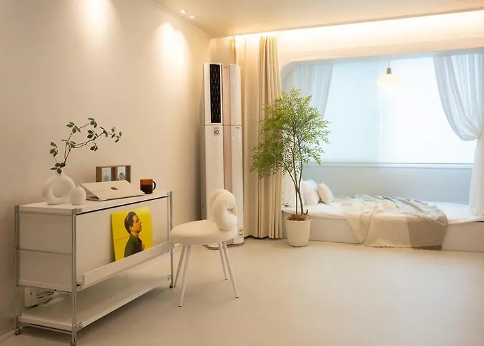 Apartment Near Hongik Station And Mangwon Market Spacious Living And Special Tea *