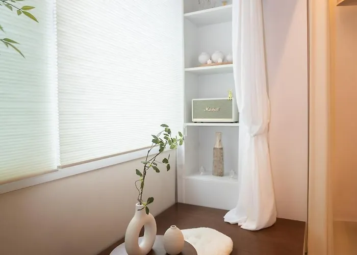 Near Hongik Station And Mangwon Market Spacious Living And Special Tea Apartment *