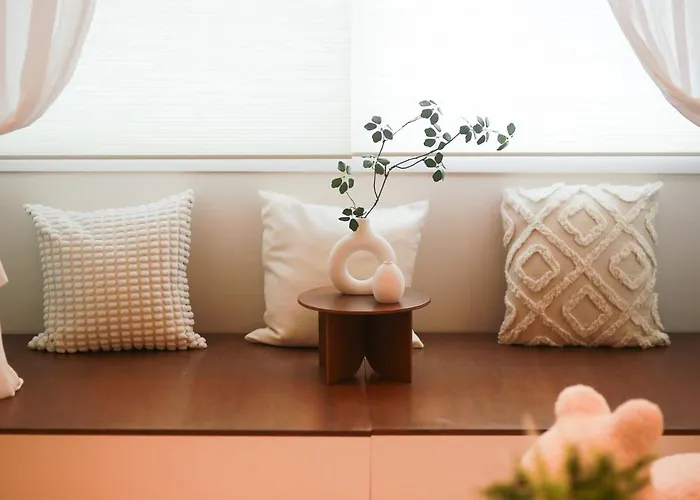 Near Hongik Station And Mangwon Market Spacious Living And Special Tea Apartment