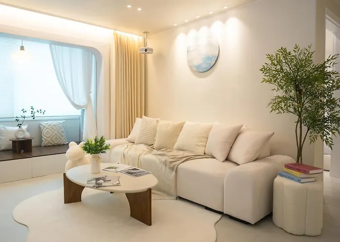 Near Hongik Station And Mangwon Market Spacious Living And Special Tea * Seoul