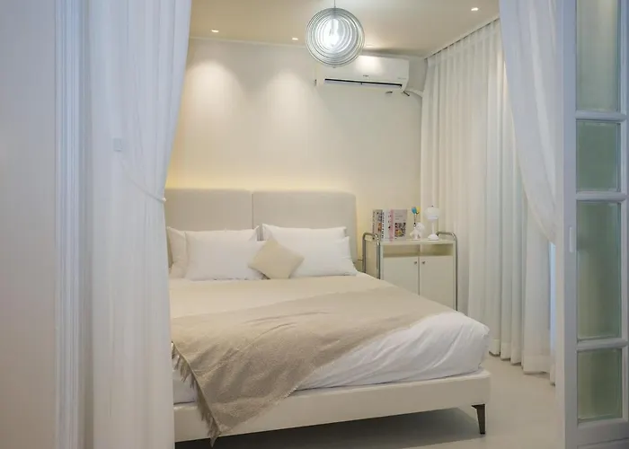 Apartment Near Hongik Station And Mangwon Market Spacious Living And Special Tea