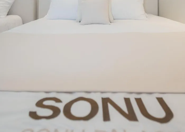 Near Hongik Station And Mangwon Market Spacious Living And Special Tea Apartment