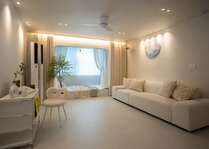 Near Hongik Station And Mangwon Market Spacious Living And Special Tea *