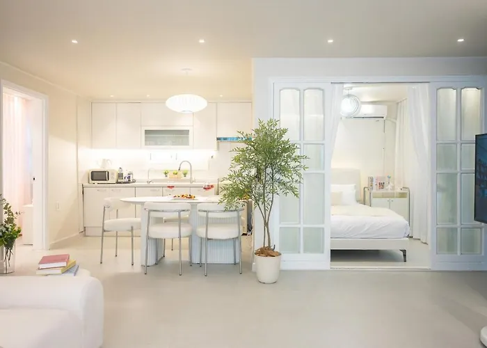 Near Hongik Station And Mangwon Market Spacious Living And Special Tea Seoul